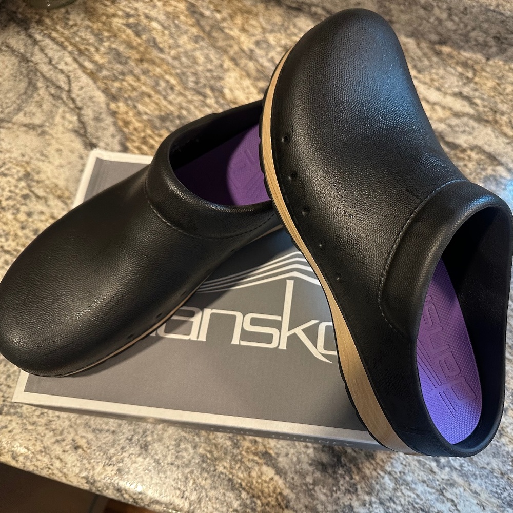 Dansko- “Kane Molded” (rubber)